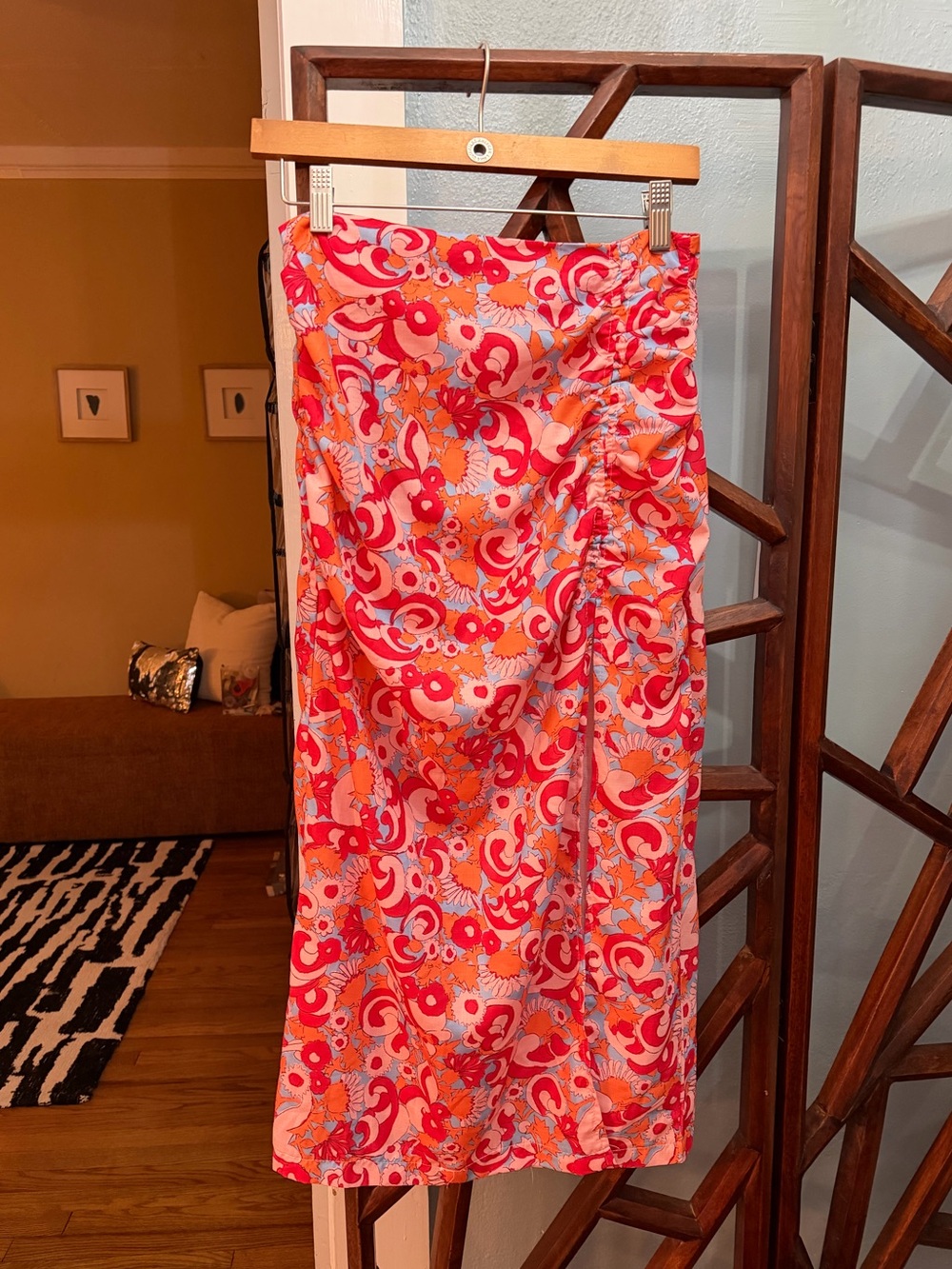 Colorful midi skirt with slit